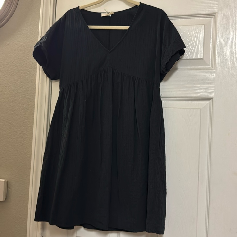 Entro Size Large Women’s Short Sleeve V Neck Little Black Dress With Pockets